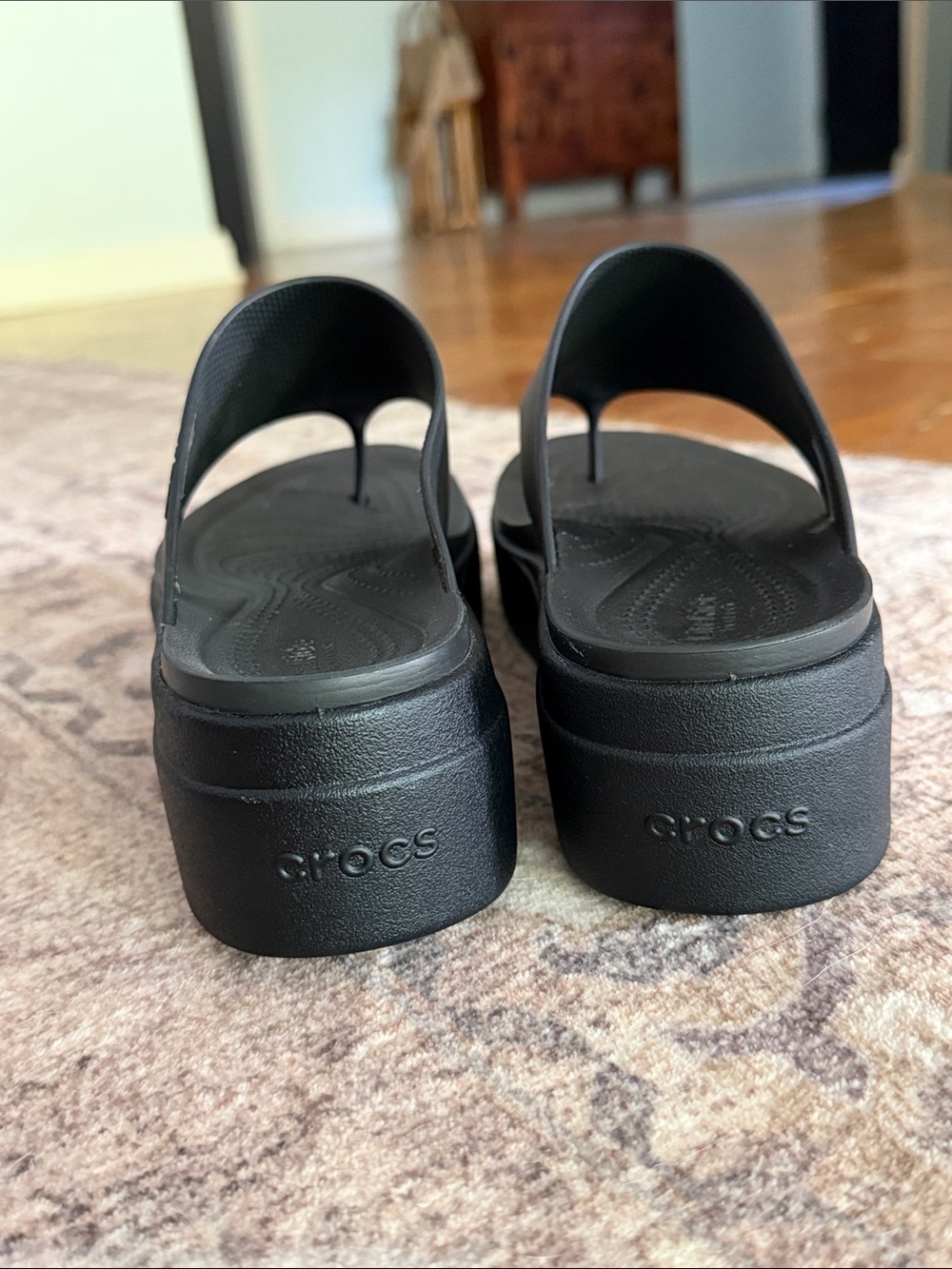 Crocs LiteRide Brooklyn Platform Flip Flops Sandals Black Size 9 Like New - Picture 7 of 8